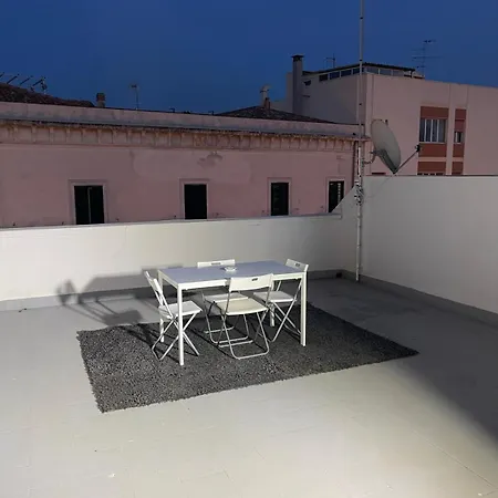 Casa Via Medici 아파트 밀라초